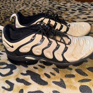 Nike Air Max Plus Black and Light Orewood Brown 11.5